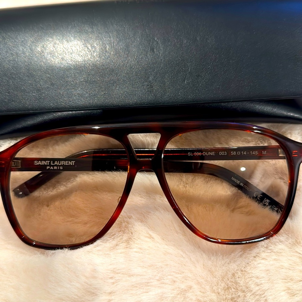 Saint Laurent Dune sunglasses (100% Authentic) price is final.